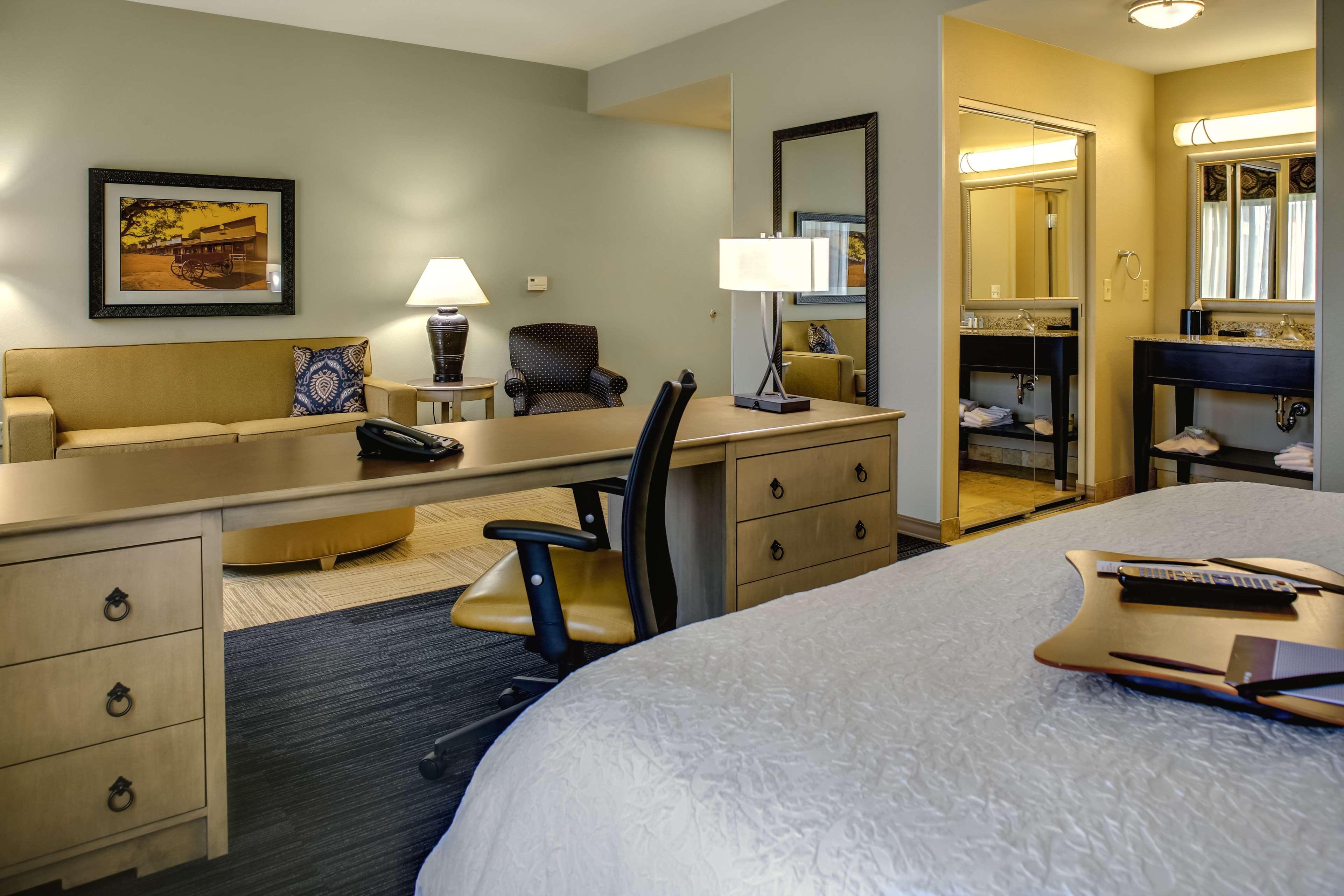 Hampton Inn & Suites Dodge City Boot Hill Casino Екстер'єр фото