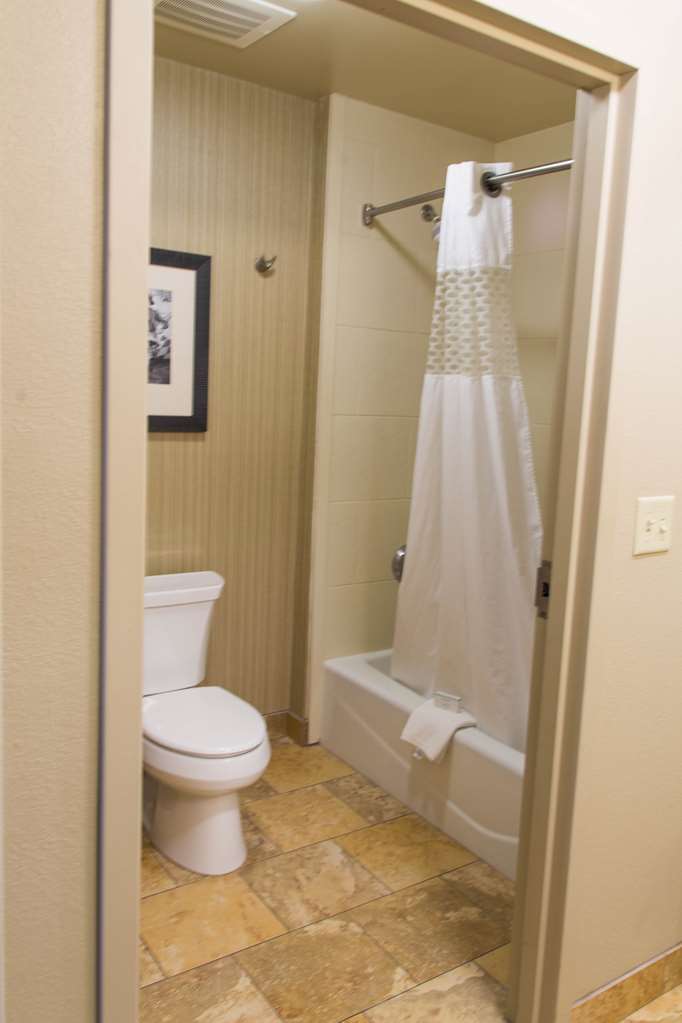 Hampton Inn & Suites Dodge City Boot Hill Casino Номер фото